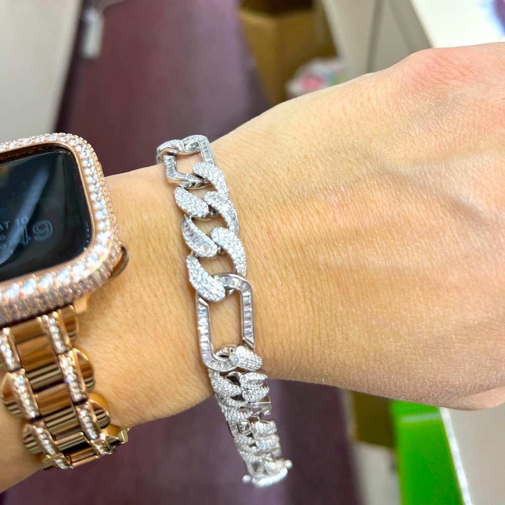 Men’s (925) Silver Swarovski with banquets bracelet.